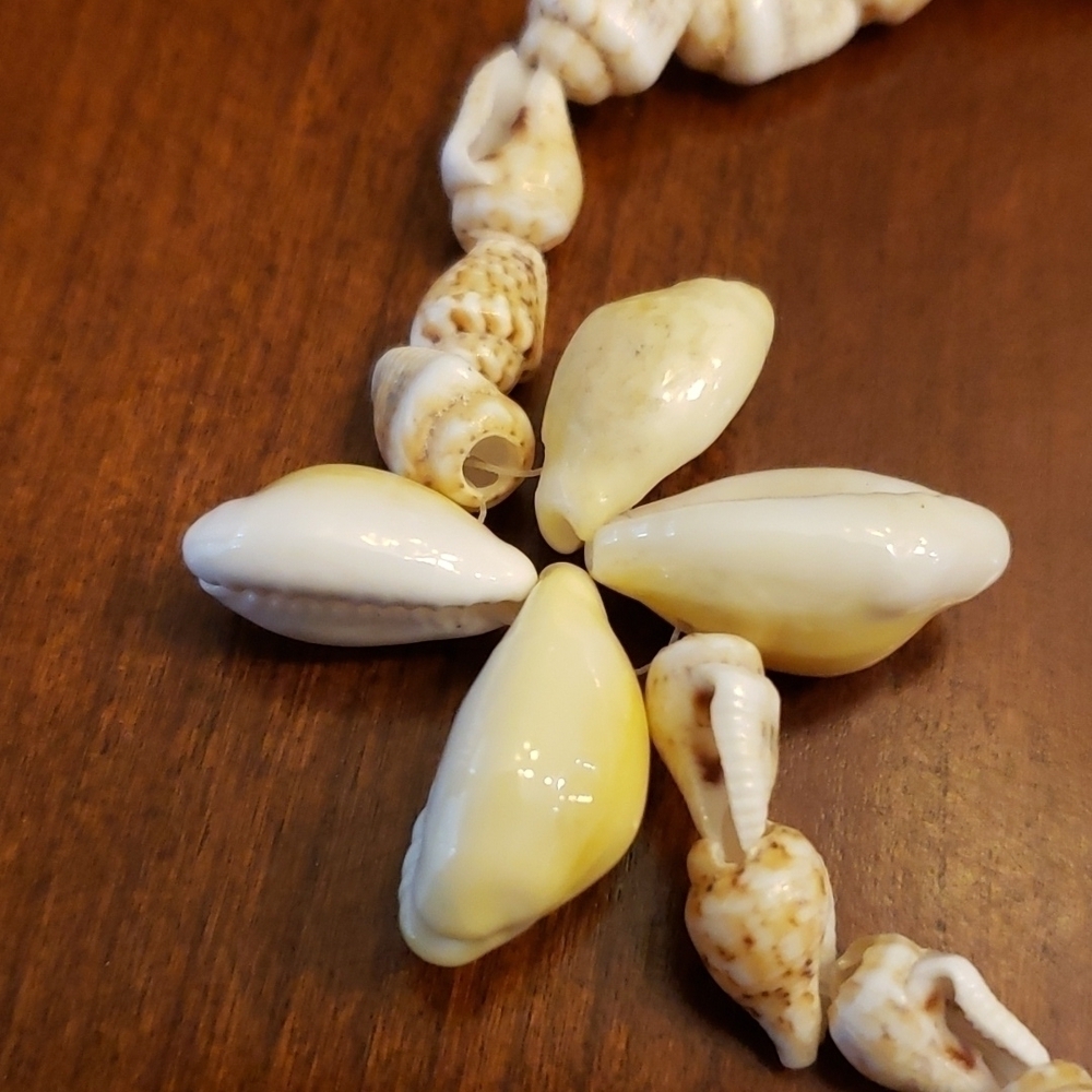 VINTAGE Puka Shell Necklace 20" - Picture 2 of 4